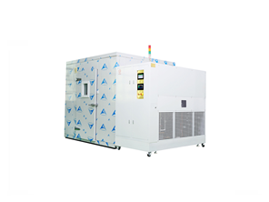 Walk-in high and low temperature test chamber