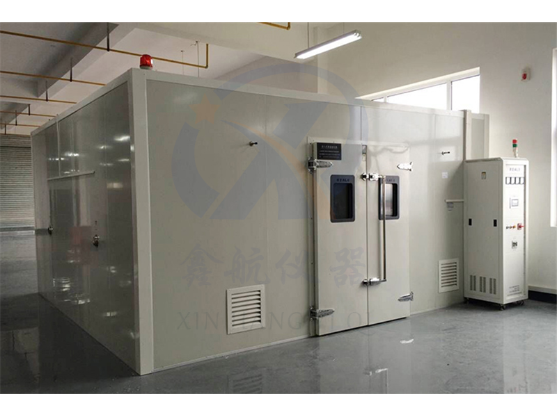 Walk-in high and low temperature test chamber